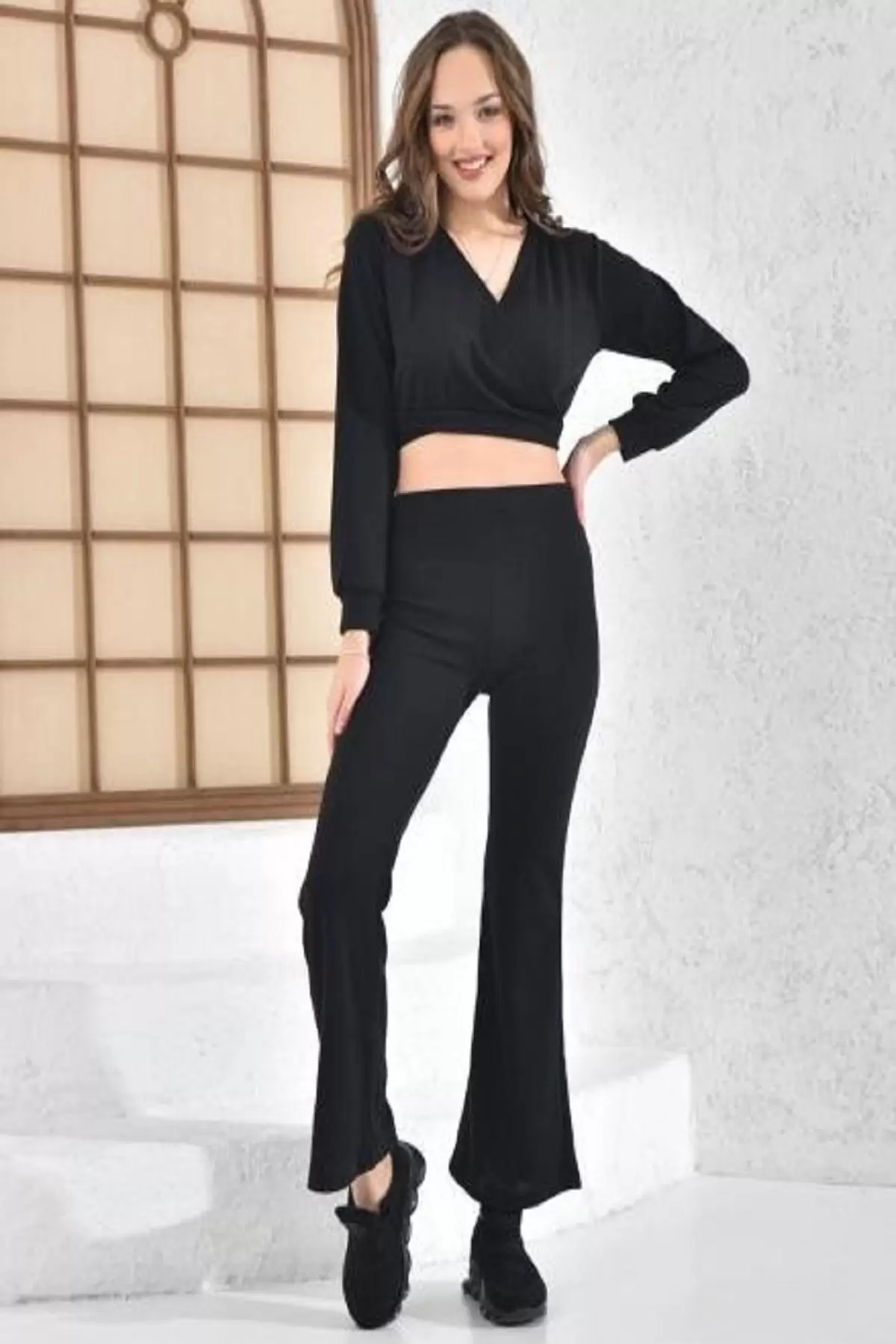 Bağcıklı V Yaka Geniş Paça Siyah Kaşkorse Kadın Eşofman Takım