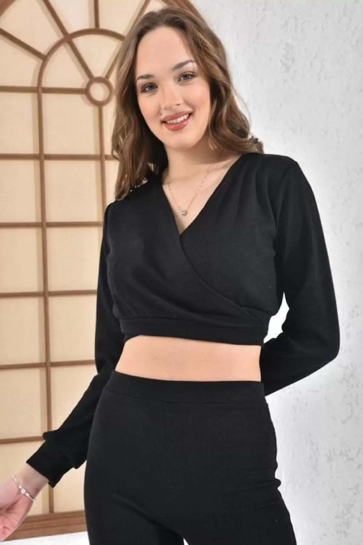 Bağcıklı V Yaka Geniş Paça Siyah Kaşkorse Kadın Eşofman Takım