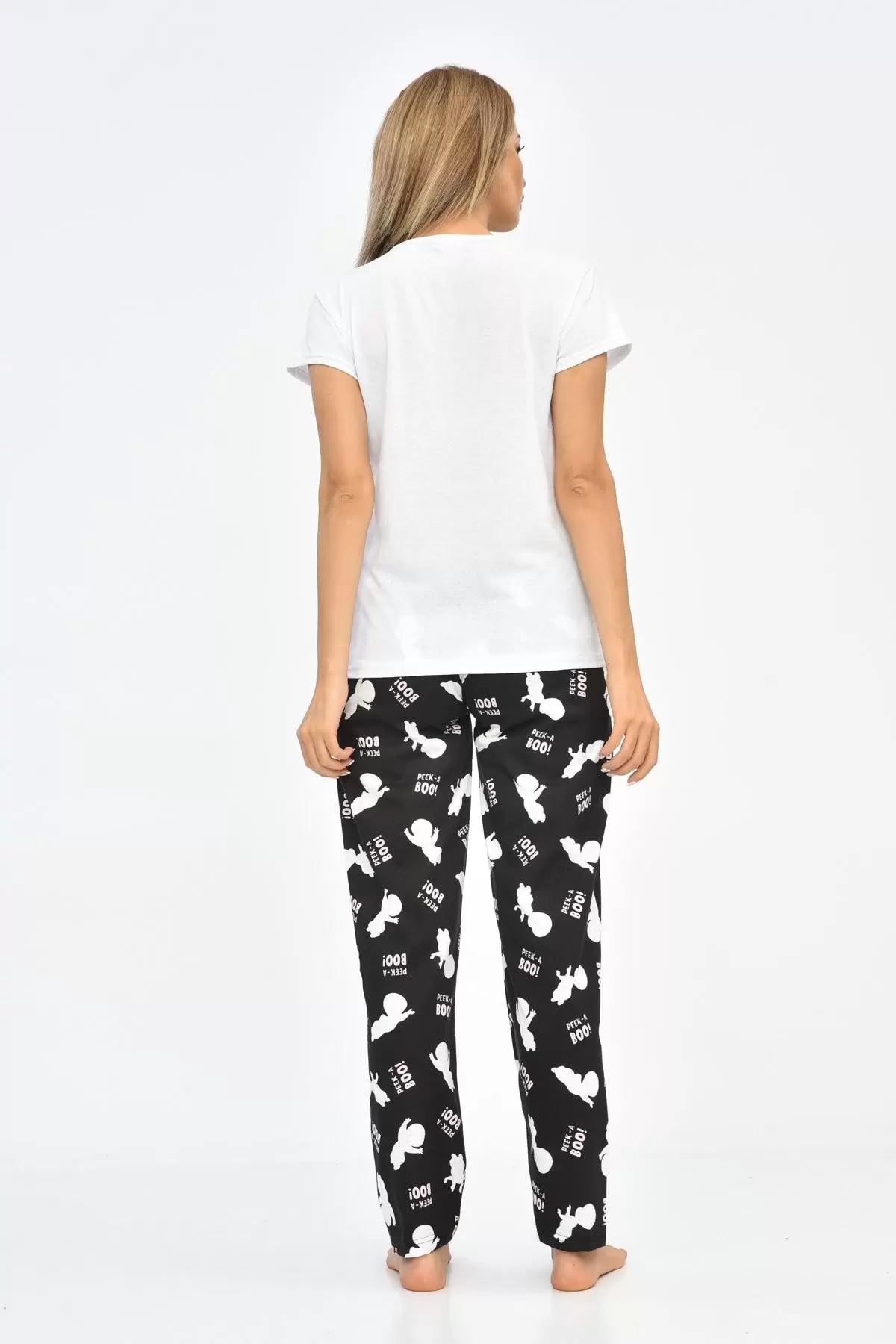 Baskılı Beyaz Tişört ve Siyah Pantolonlu Kadın Pijama Takım