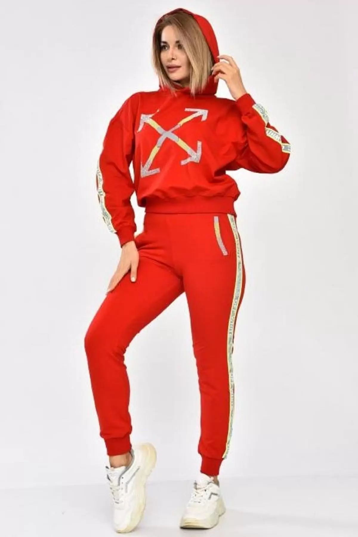 Baskılı ve Yandan Şeritli Kapüşonlu Kırmızı Kadın Eşofman Takım