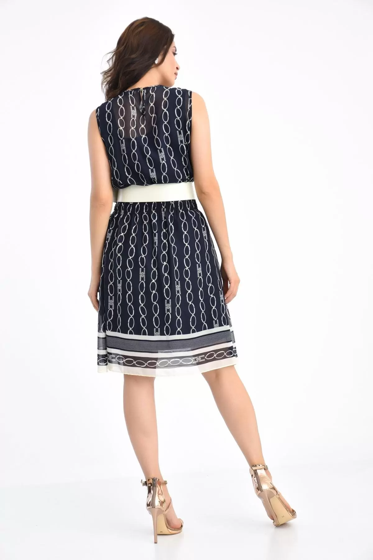 Bisiklet Yaka Kolsuz ve Kemerli Siyah Kadın Elbise