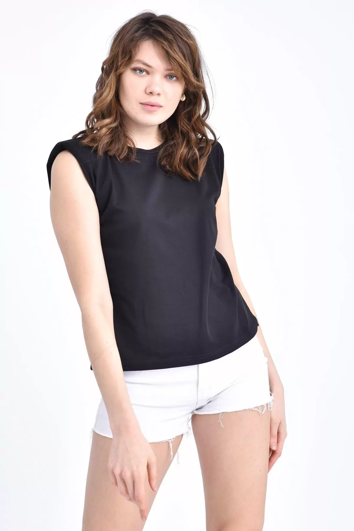 Bisiklet Yaka Sıfır Kol Vatkalı Siyah Kadın Tişört