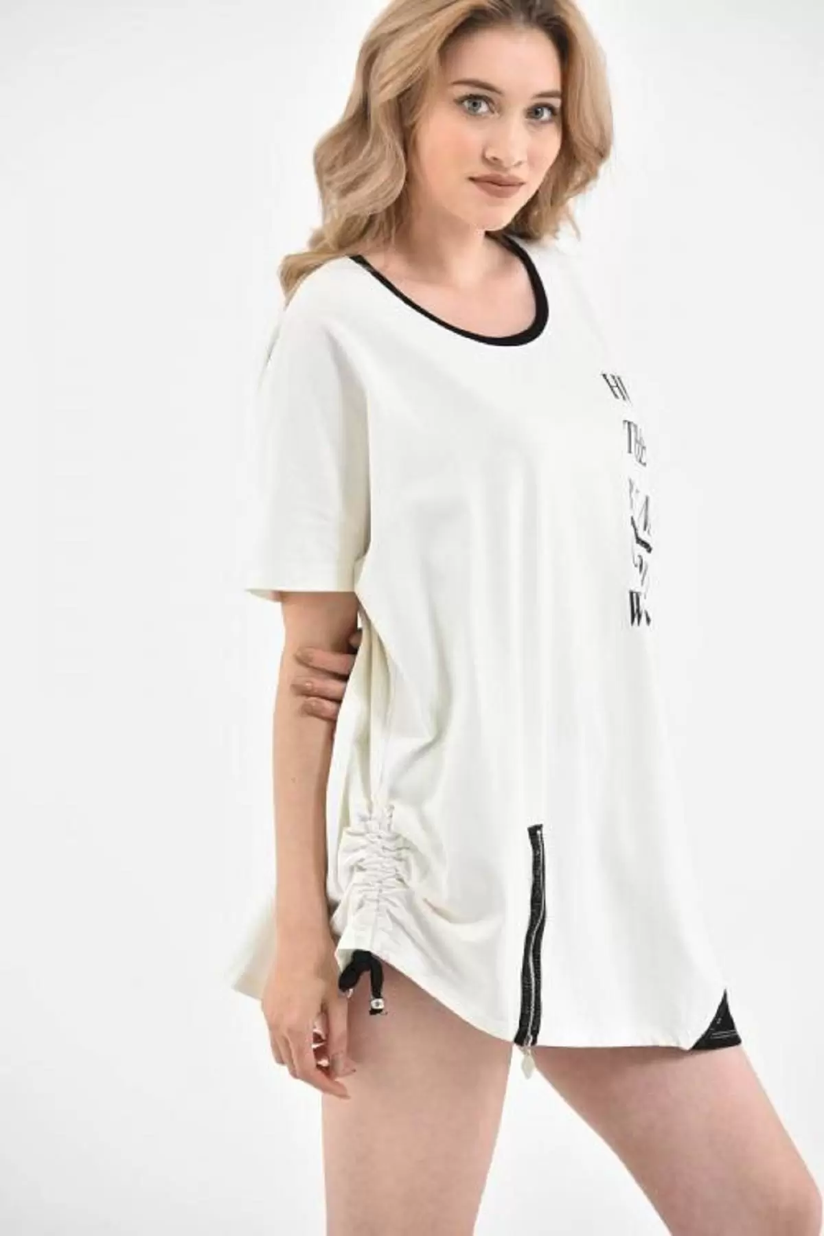 Bisiklet Yaka Yandan Fermuarlı Baskılı ve Taşlı Beyaz Kadın Bluz