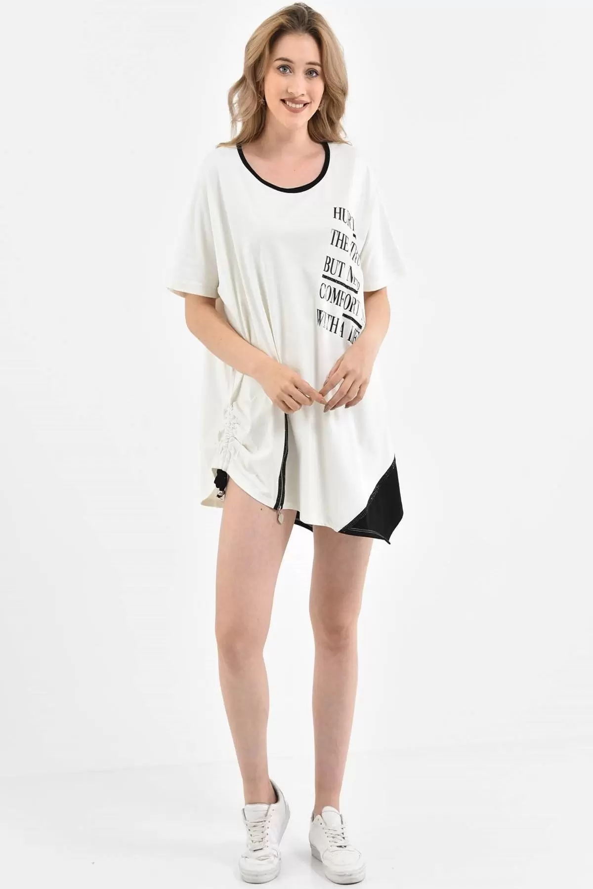 Bisiklet Yaka Yandan Fermuarlı Baskılı ve Taşlı Beyaz Kadın Bluz