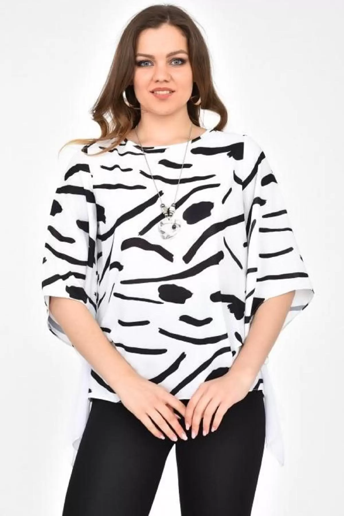 Bisiklet Yaka Yarasa Kollu Takı Detaylı Desenli Beyaz Kadın Bluz