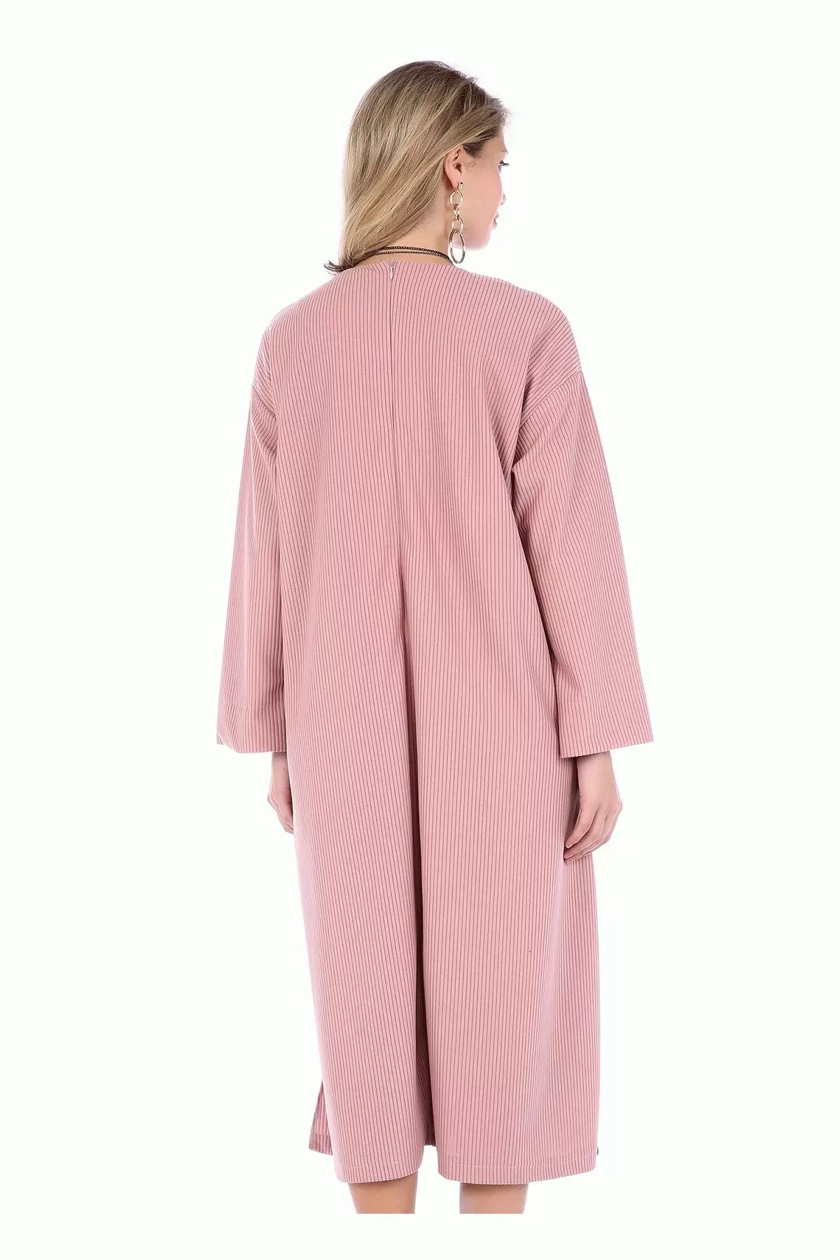 Bisiklet Yaka Yırtmaç ve Takılı Somon Kadife Kadın Elbise