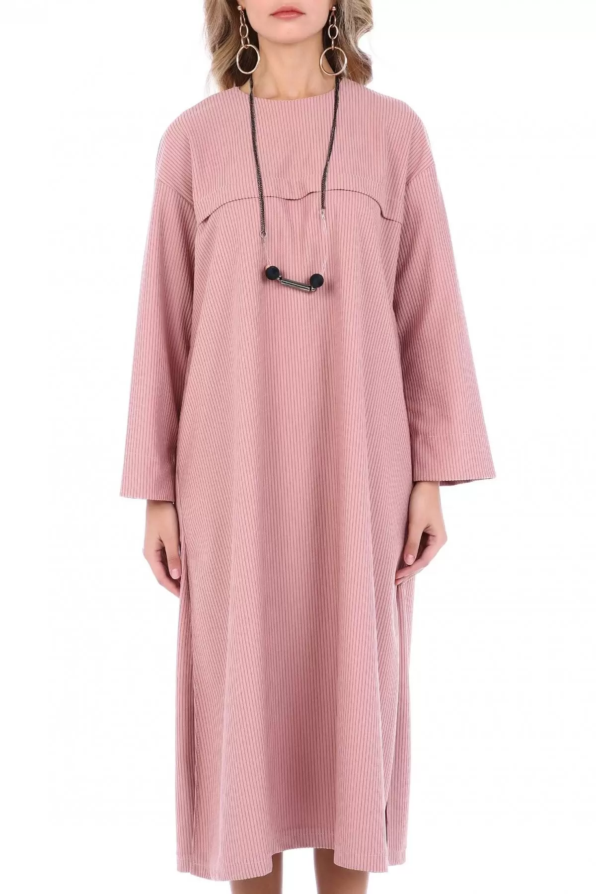 Bisiklet Yaka Yırtmaç ve Takılı Somon Kadife Kadın Elbise