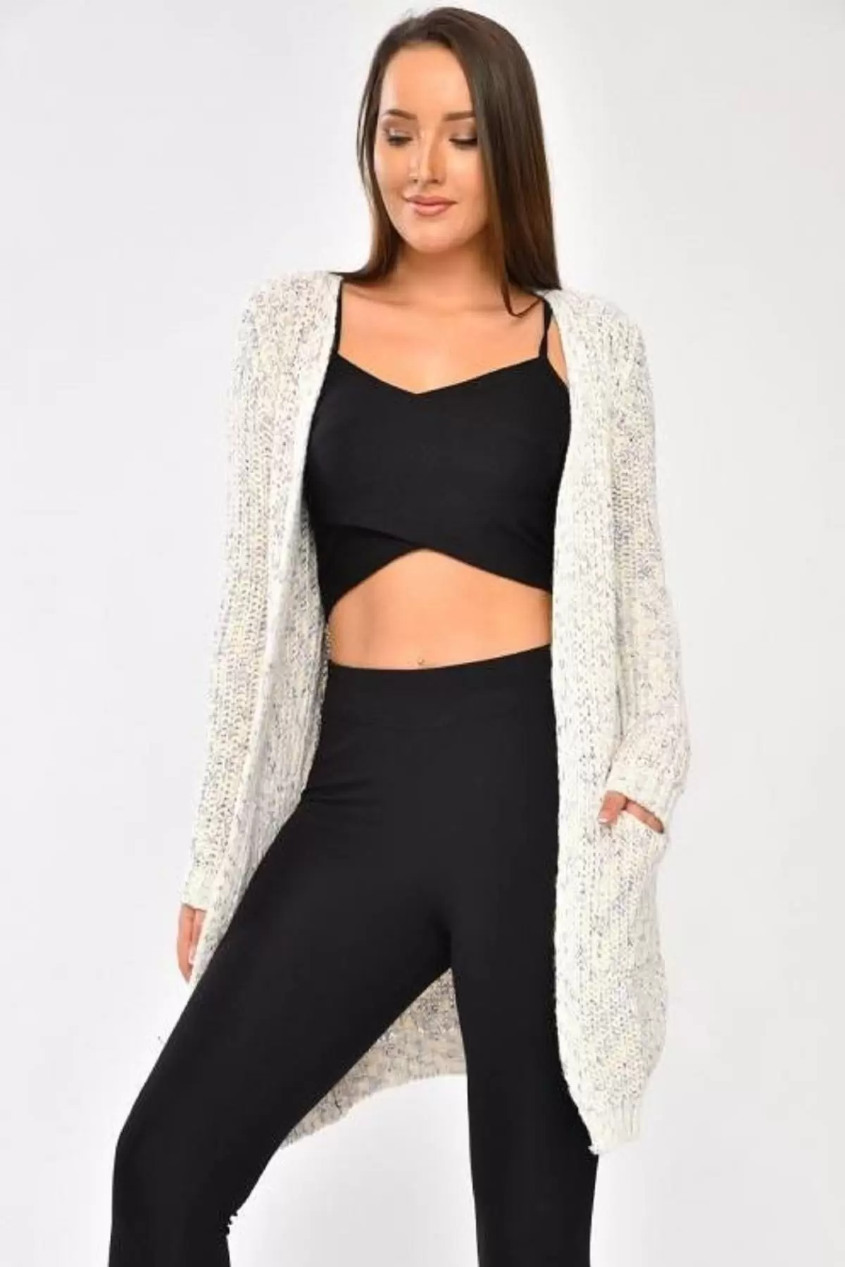 Çift Cepli ve Uzun Kollu Ekru Kadın Triko Hırka