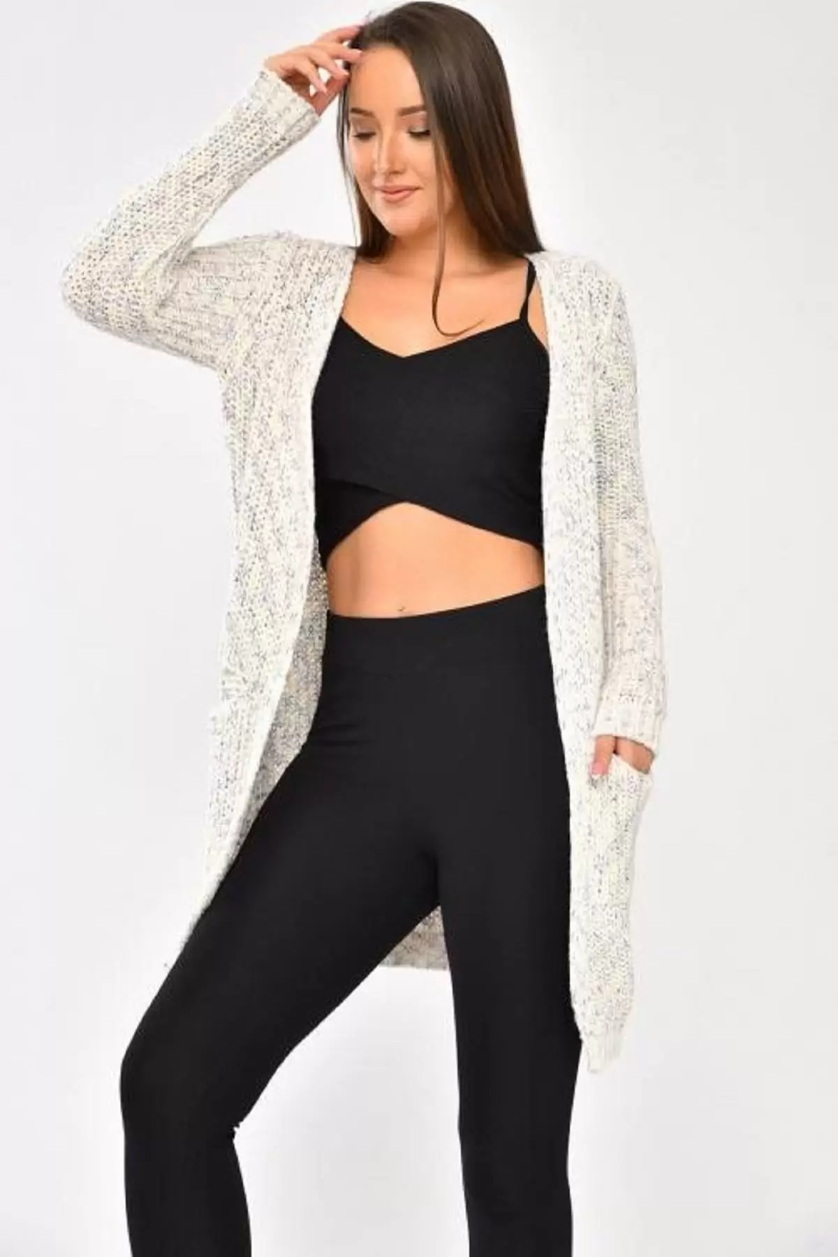 Çift Cepli ve Uzun Kollu Ekru Kadın Triko Hırka