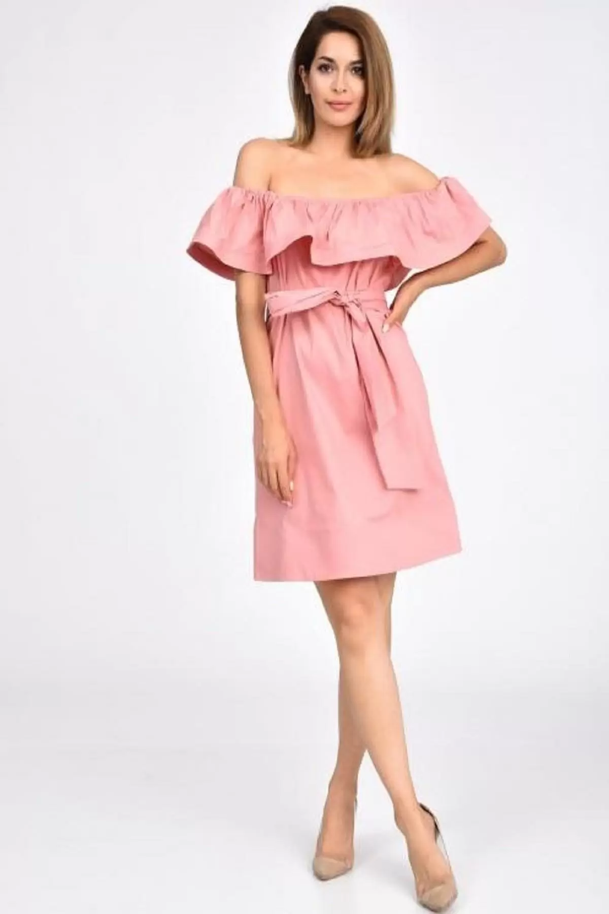 Düşük Omuzlu Volanlı Pudra Kadın Elbise