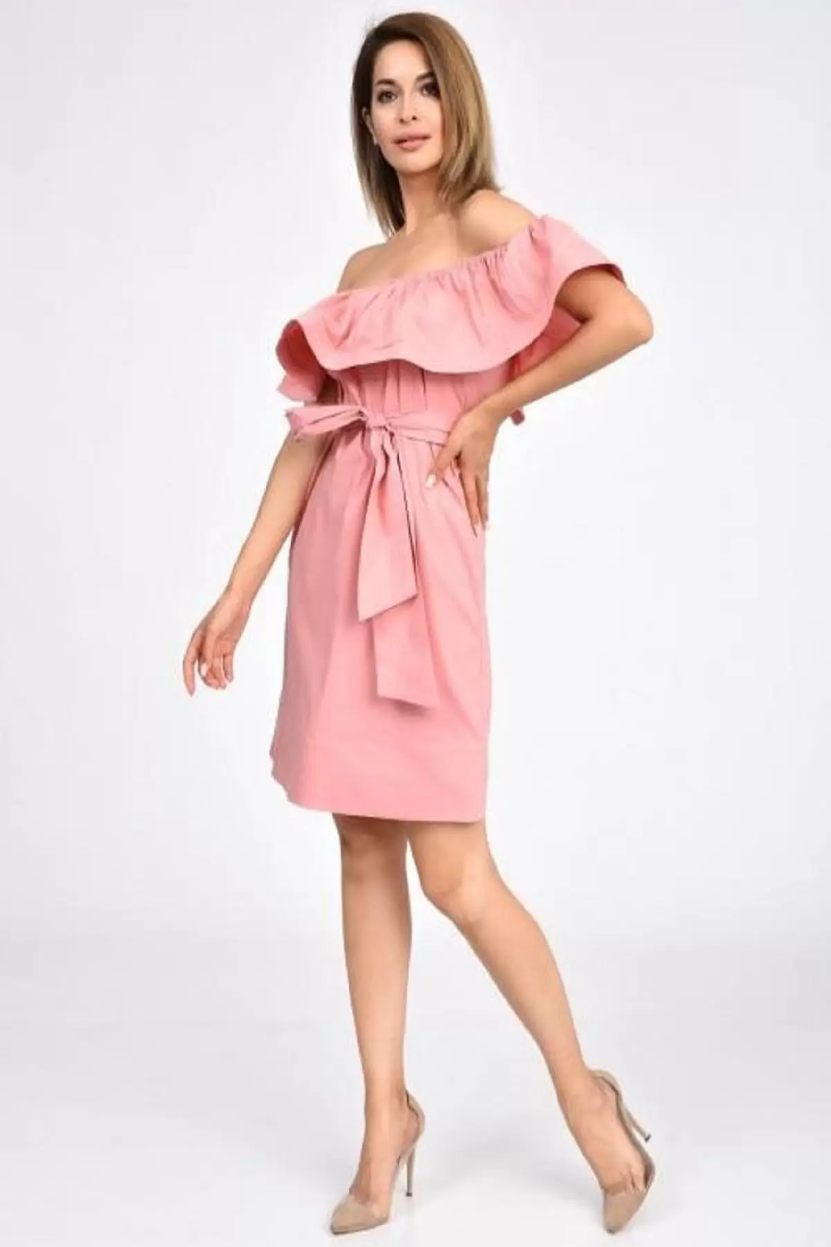 Düşük Omuzlu Volanlı Pudra Kadın Elbise