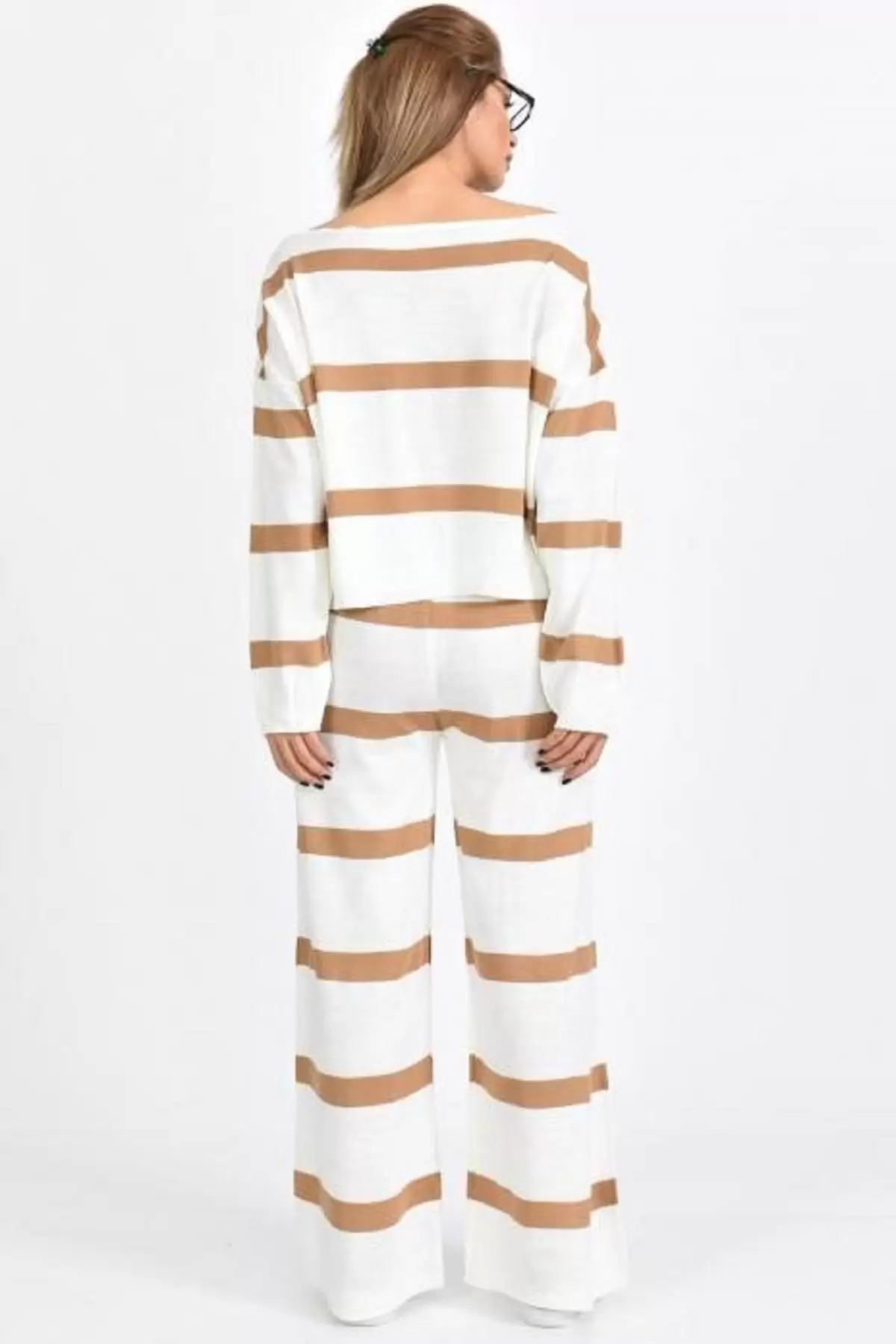 Kayık Yaka Çizgili ve Salaş Beyaz Triko Eşofman Takım