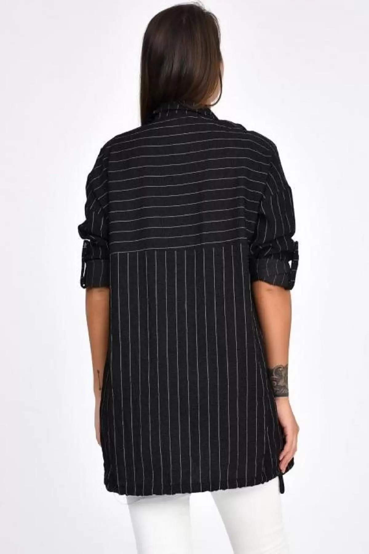 Kolları Katlanabilir Penyeli ve Bağcıklı Siyah Kadın Gömlek