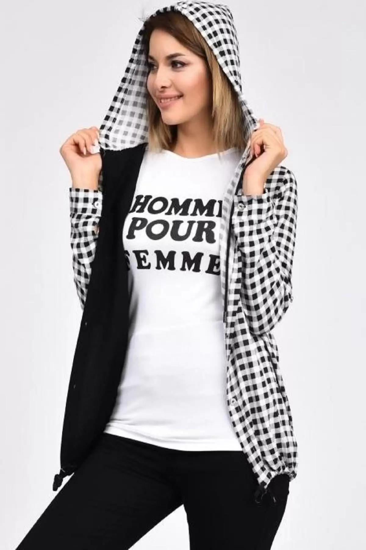 Kolları Katlanabilir Penyeli ve Yandan Cepli Kapüşonlu Beyaz Kadın Gömlek