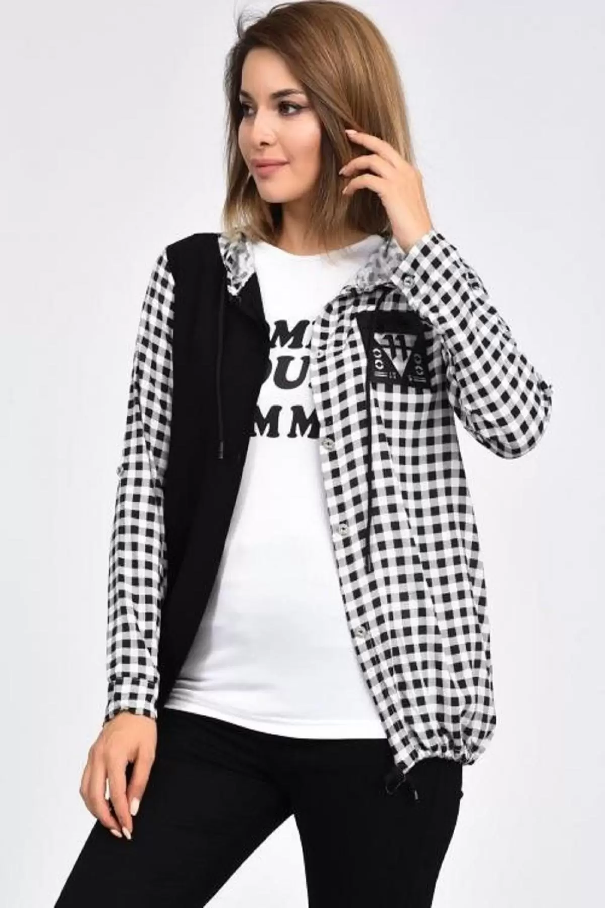 Kolları Katlanabilir Penyeli ve Yandan Cepli Kapüşonlu Beyaz Kadın Gömlek