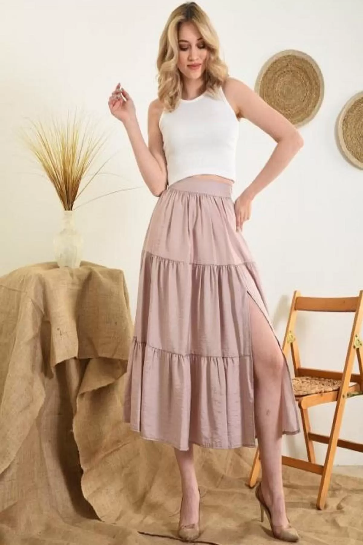 Belden Lastikli iki Yandan Yırtmaçlı Pileli Bej Kloş Kadın Etek