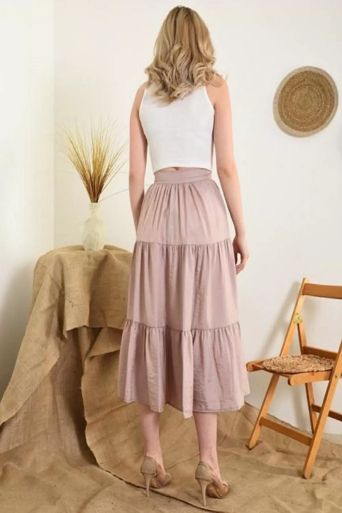 Belden Lastikli iki Yandan Yırtmaçlı Pileli Bej Kloş Kadın Etek