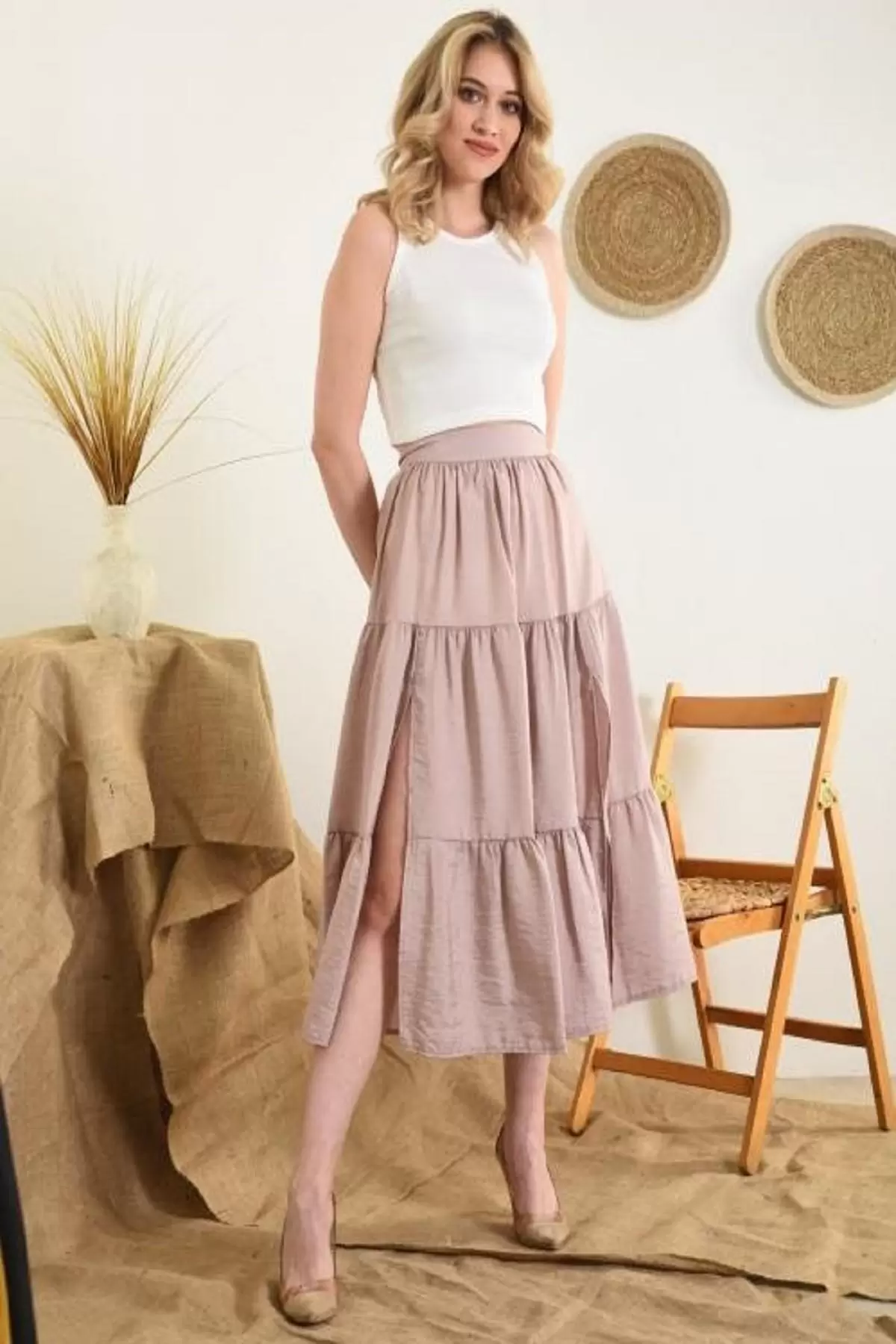 Belden Lastikli iki Yandan Yırtmaçlı Pileli Bej Kloş Kadın Etek