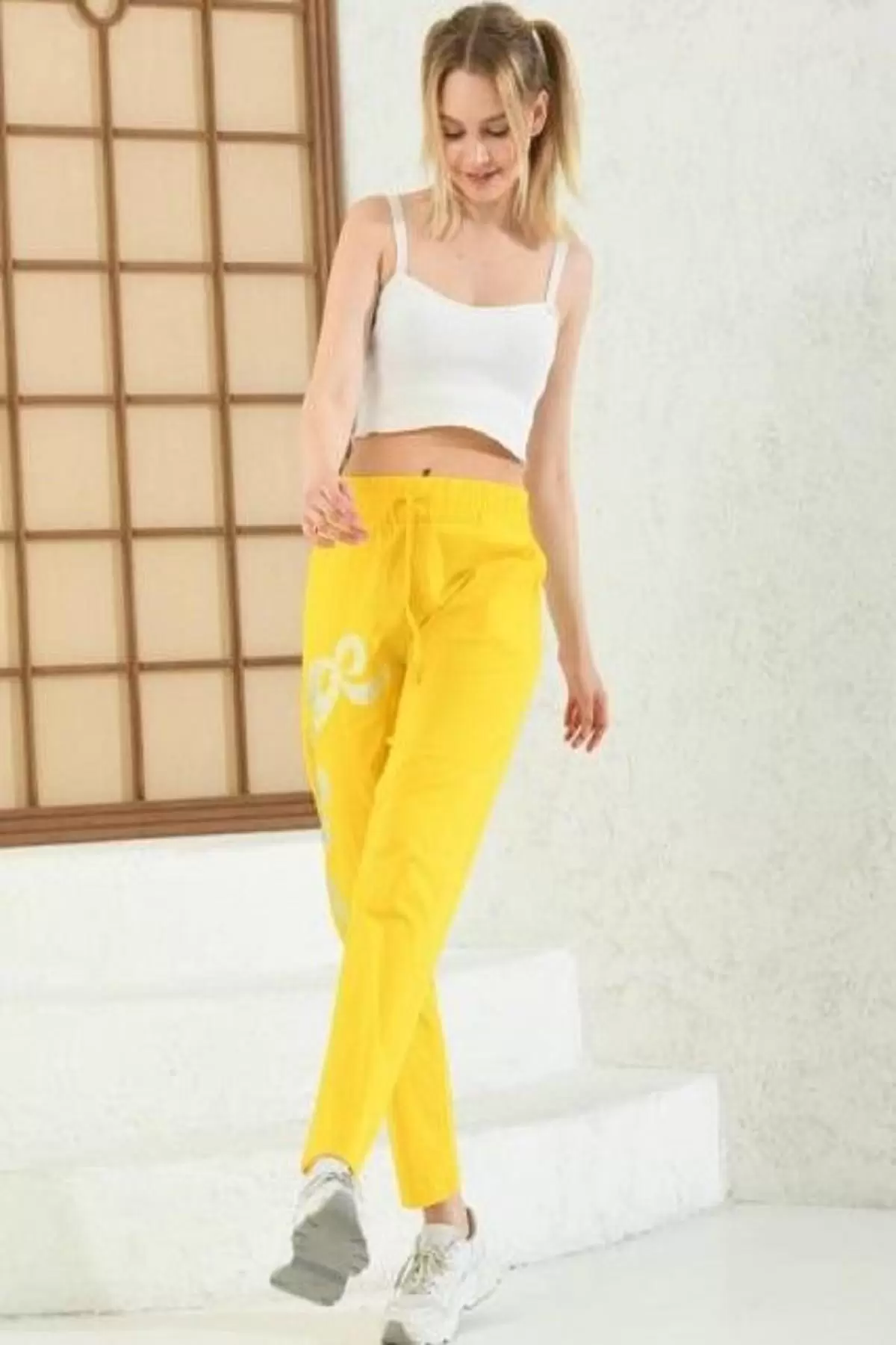 Taş İşlemeli Belden Lastikli Sarı Kadın Pantolon