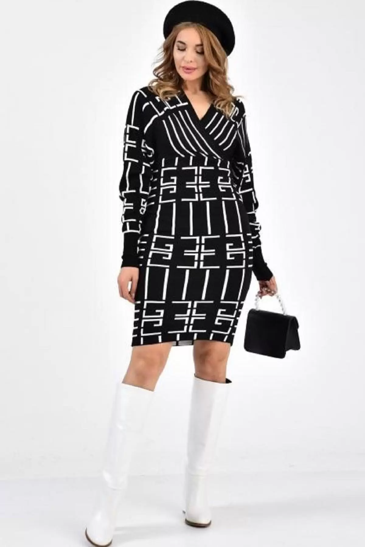V Yaka Beyaz Çizgili Desenli Siyah Triko Kadın Elbise
