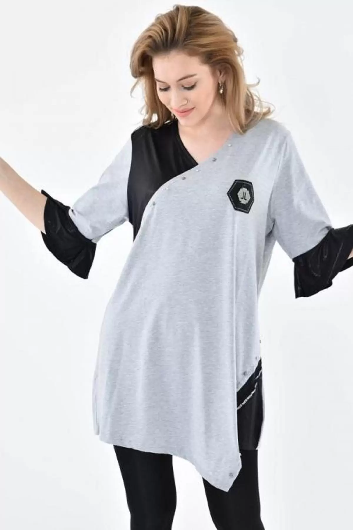 V Yaka Dantel ve Taş Detaylı Asimetrik Kesim Gri Kadın Bluz