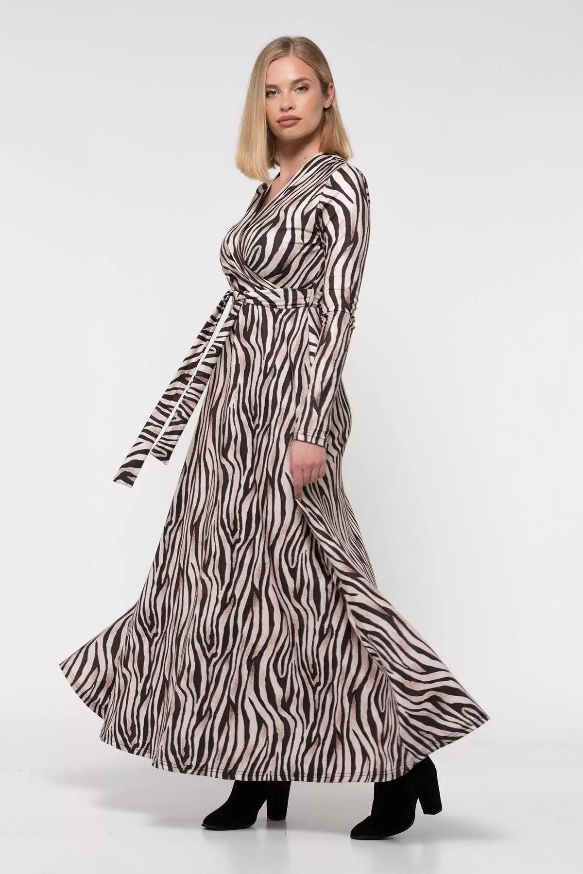 V Yaka Dekolte Zebra Desenli Kemerli Kadife Elbise