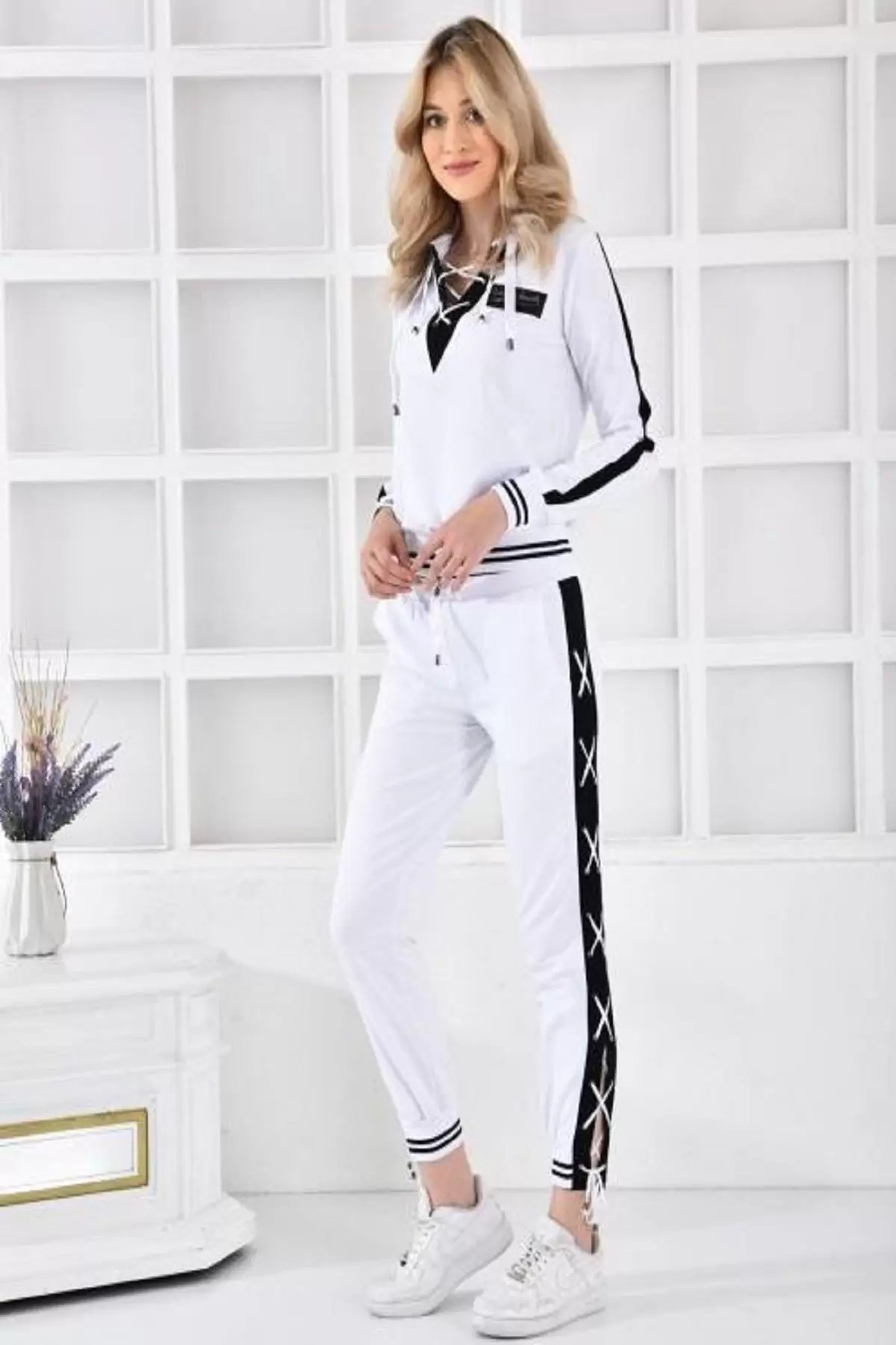 Yandan Bağcık Detaylı Uzun Kollu Kapüşonlu Beyaz Kadın Eşofman Takım