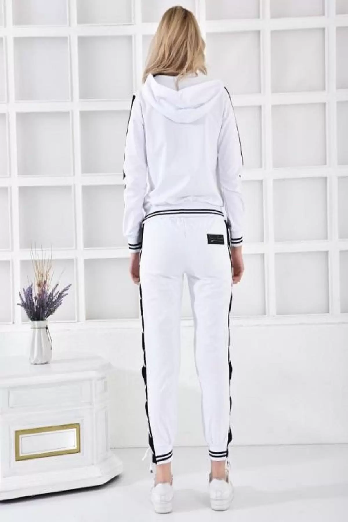 Yandan Bağcık Detaylı Uzun Kollu Kapüşonlu Beyaz Kadın Eşofman Takım
