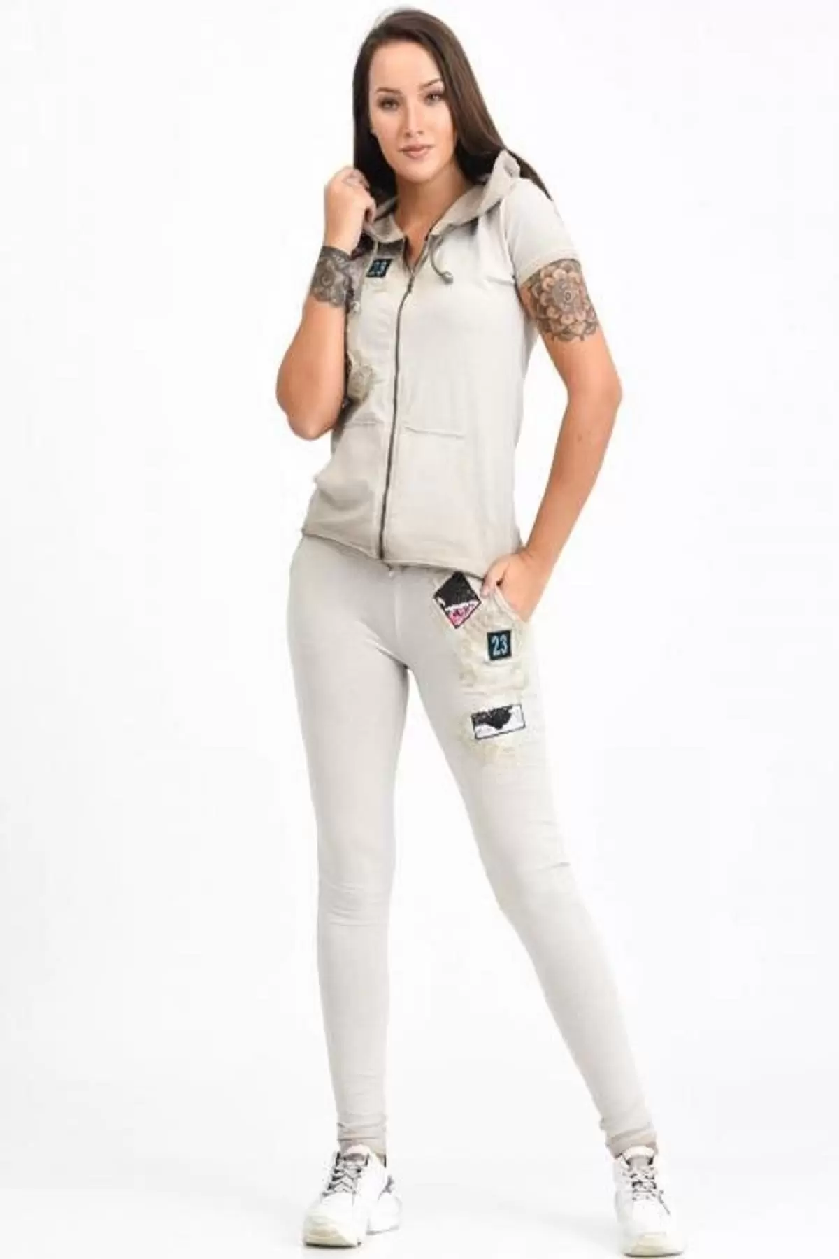 Yıkamalı Kısa Kollu Kapüşonlu ve Fermuarlı Nakışlı Bej Kadın Eşofman Takım