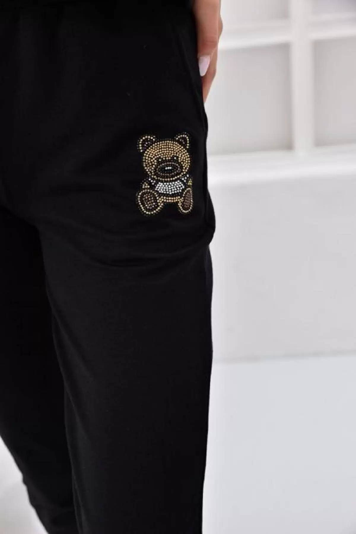 Yuvarlak Yaka Çizgili Ayıcık Desenli ve Taş Dizinli Kısa Kollu Siyah Kadın Eşofman Takım