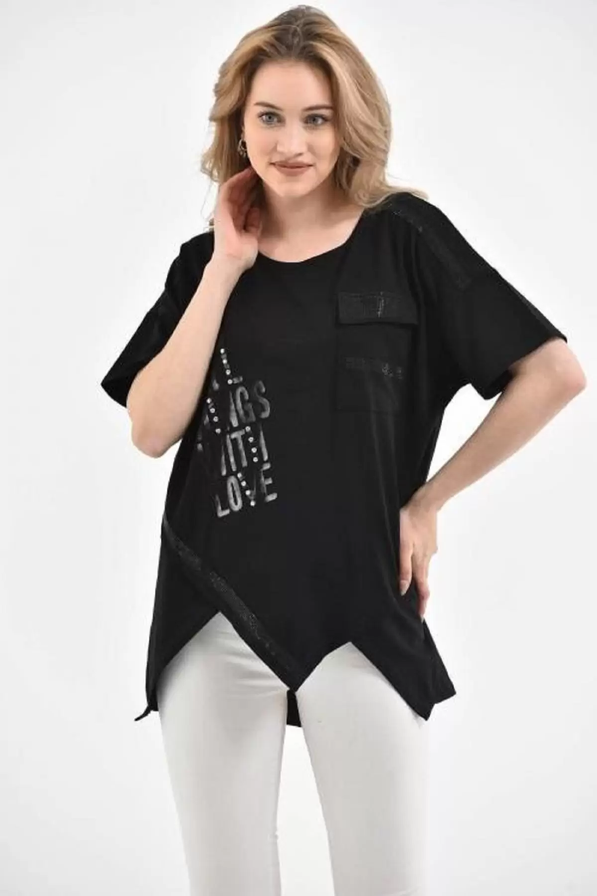 Yuvarlak Yaka Taşlı Baskılı ve Şeritli Asimetrik Kesim Siyah Kadın Bluz