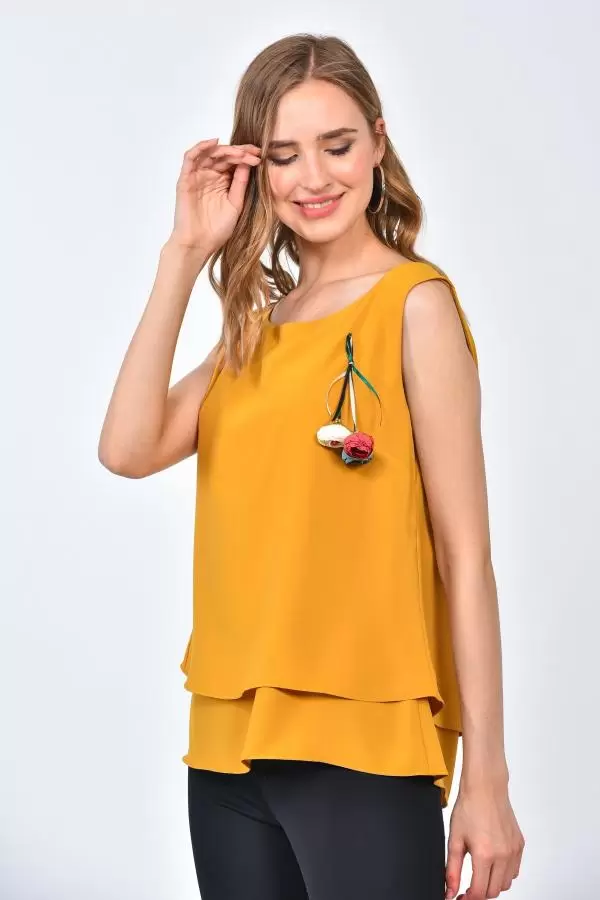 Askılı Kare Yaka Tomurcuk Aksesuarlı ve Astarlı Hardal Kadın Tişört