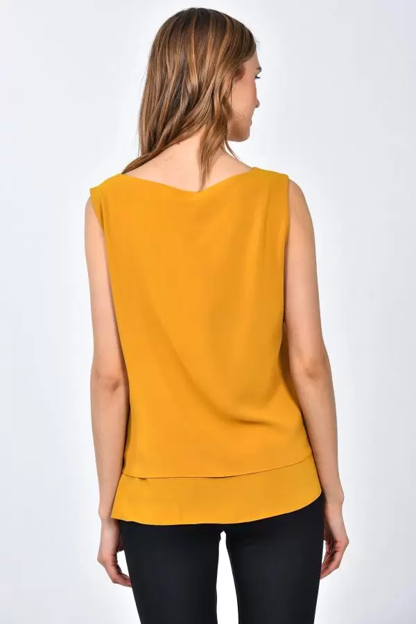 Askılı Kare Yaka Tomurcuk Aksesuarlı ve Astarlı Hardal Kadın Tişört