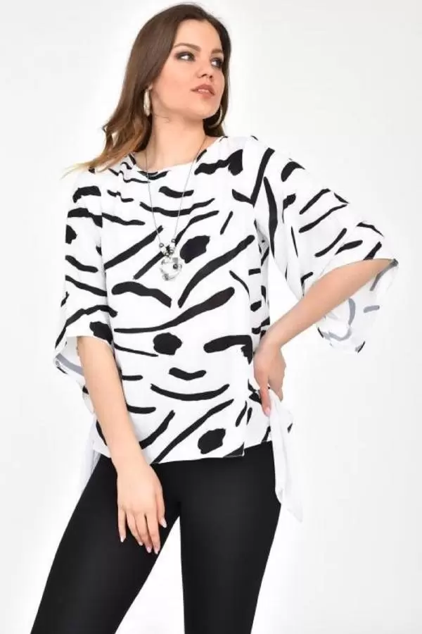 Bisiklet Yaka Yarasa Kollu Takı Detaylı Desenli Beyaz Kadın Bluz