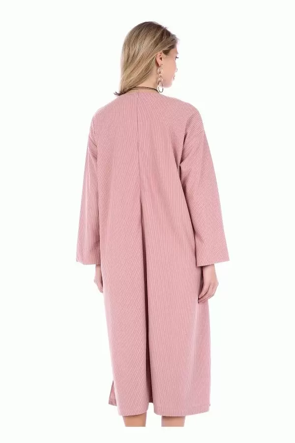 Bisiklet Yaka Yırtmaç ve Takılı Somon Kadife Kadın Elbise