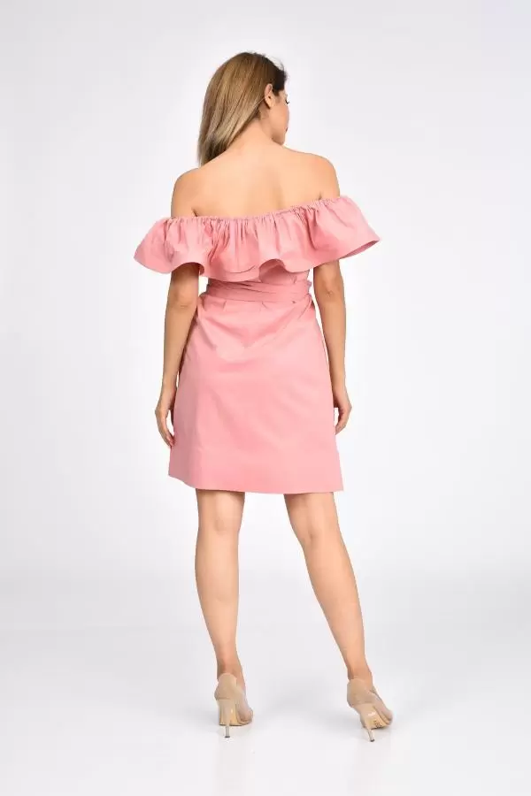 Düşük Omuzlu Volanlı Pudra Kadın Elbise