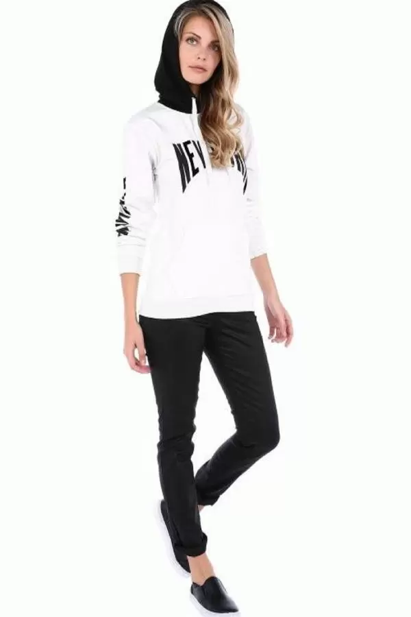 Kapüşonlu Kol ve Göğüs Baskılı Beyaz Kadın Sweatshirt