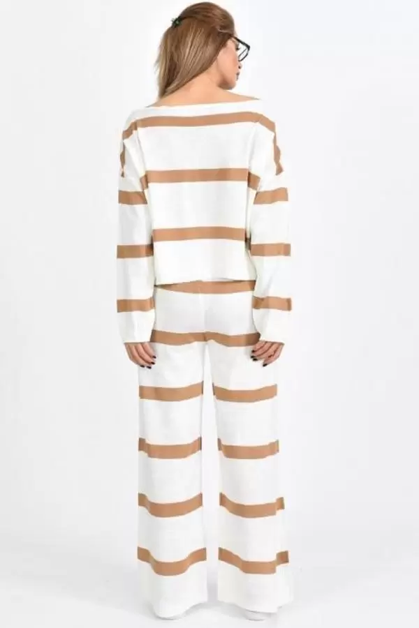 Kayık Yaka Çizgili ve Salaş Beyaz Triko Eşofman Takım