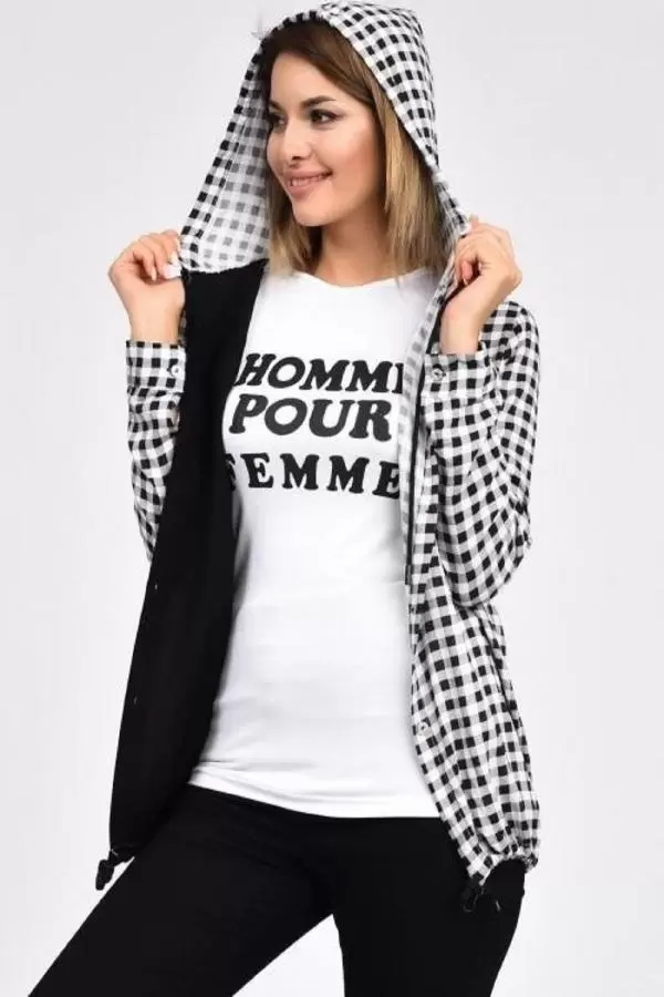 Kolları Katlanabilir Penyeli ve Yandan Cepli Kapüşonlu Beyaz Kadın Gömlek