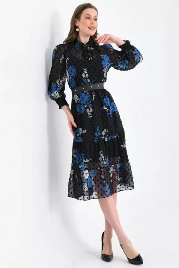 Puantiyeli Mavi Çiçekli ve Kemerli Siyah Kadın Elbise