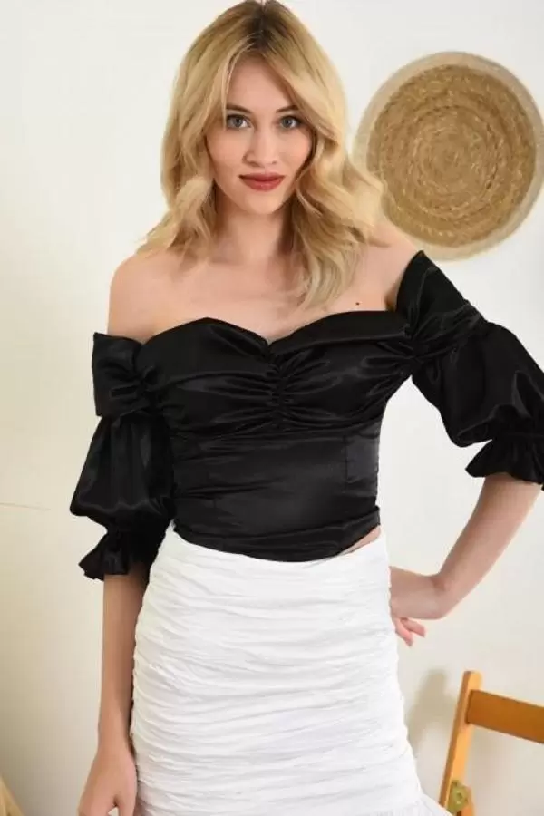 Straplez Yaka Prenses Kollu Saten Siyah Kadın Bluz
