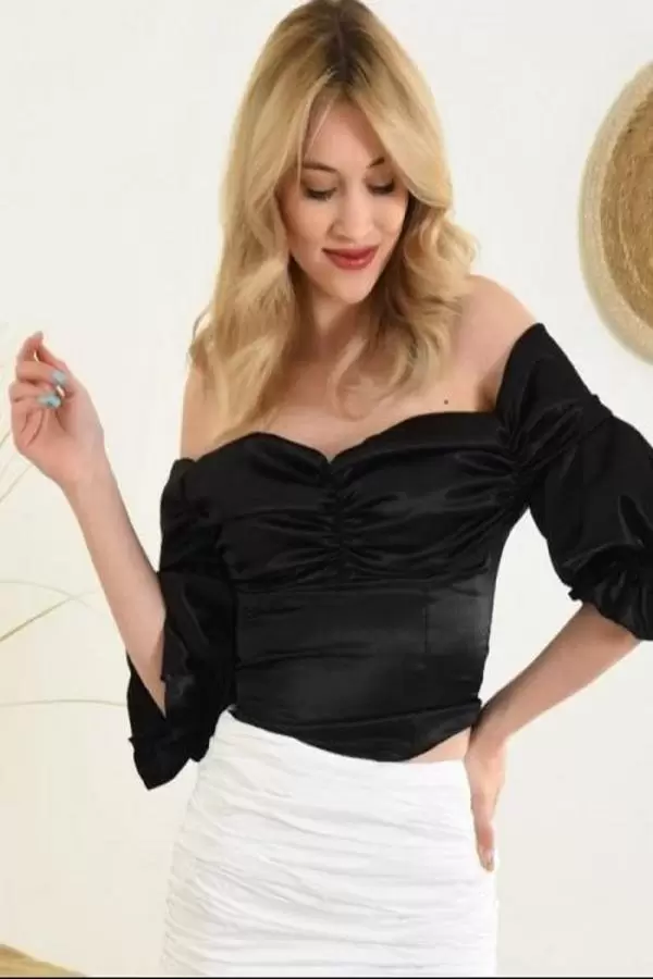 Straplez Yaka Prenses Kollu Saten Siyah Kadın Bluz