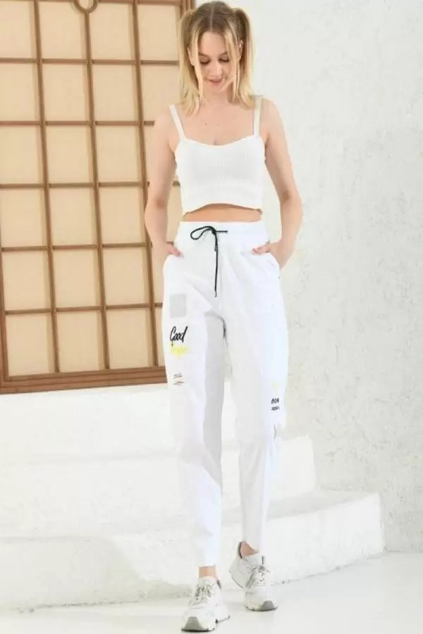 Taş ve Nakış İşlemeli Belden Lastikli Beyaz Kadın Pantolon