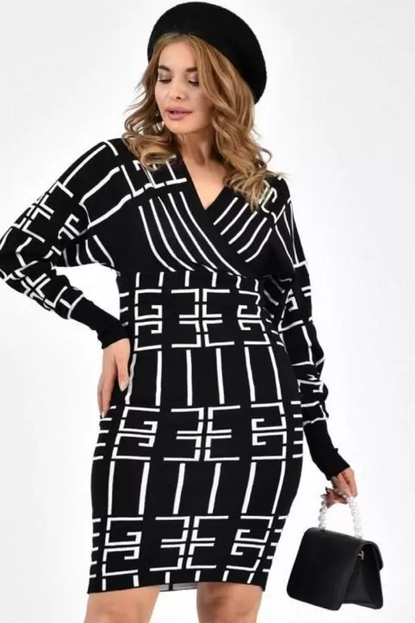 V Yaka Beyaz Çizgili Desenli Siyah Triko Kadın Elbise