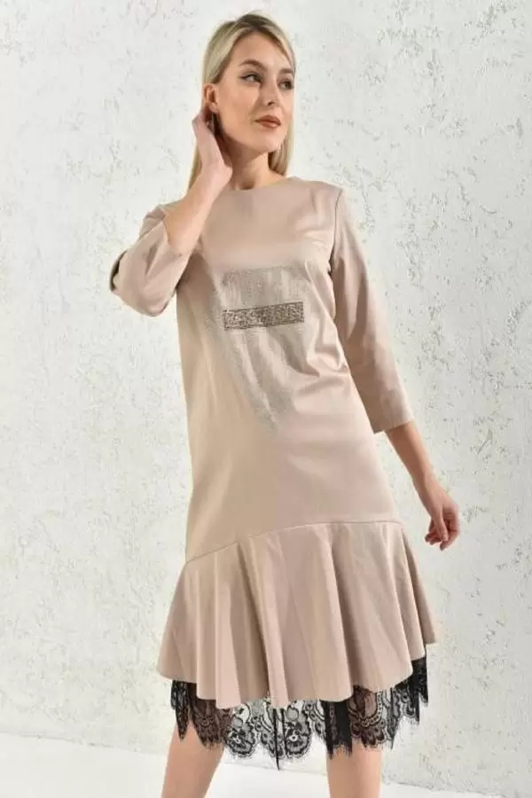 Yuvarlak Yaka Taş ve Dantelli Bej Pileli Kadın Elbise
