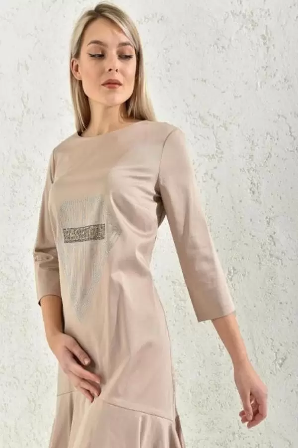Yuvarlak Yaka Taş ve Dantelli Bej Pileli Kadın Elbise